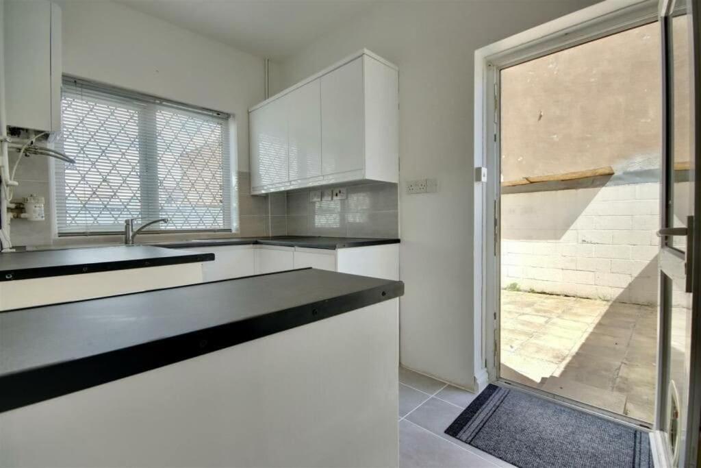 Improved Private House In Central Location بورتسماوث المظهر الخارجي الصورة