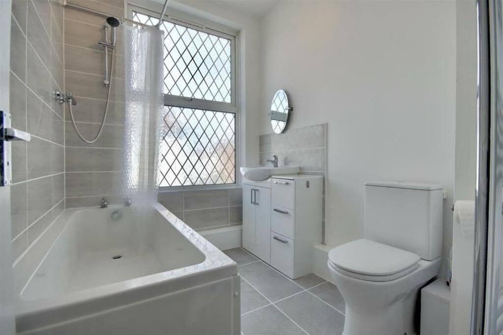 Improved Private House In Central Location بورتسماوث المظهر الخارجي الصورة
