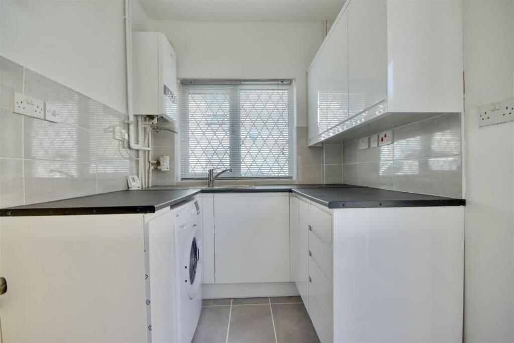 Improved Private House In Central Location بورتسماوث المظهر الخارجي الصورة